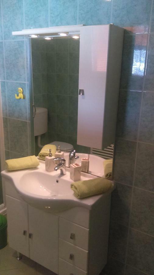 Apartment Petrovic Слуни Екстериор снимка