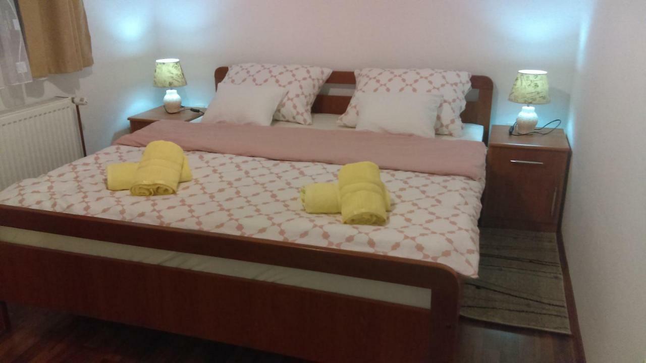 Apartment Petrovic Слуни Екстериор снимка