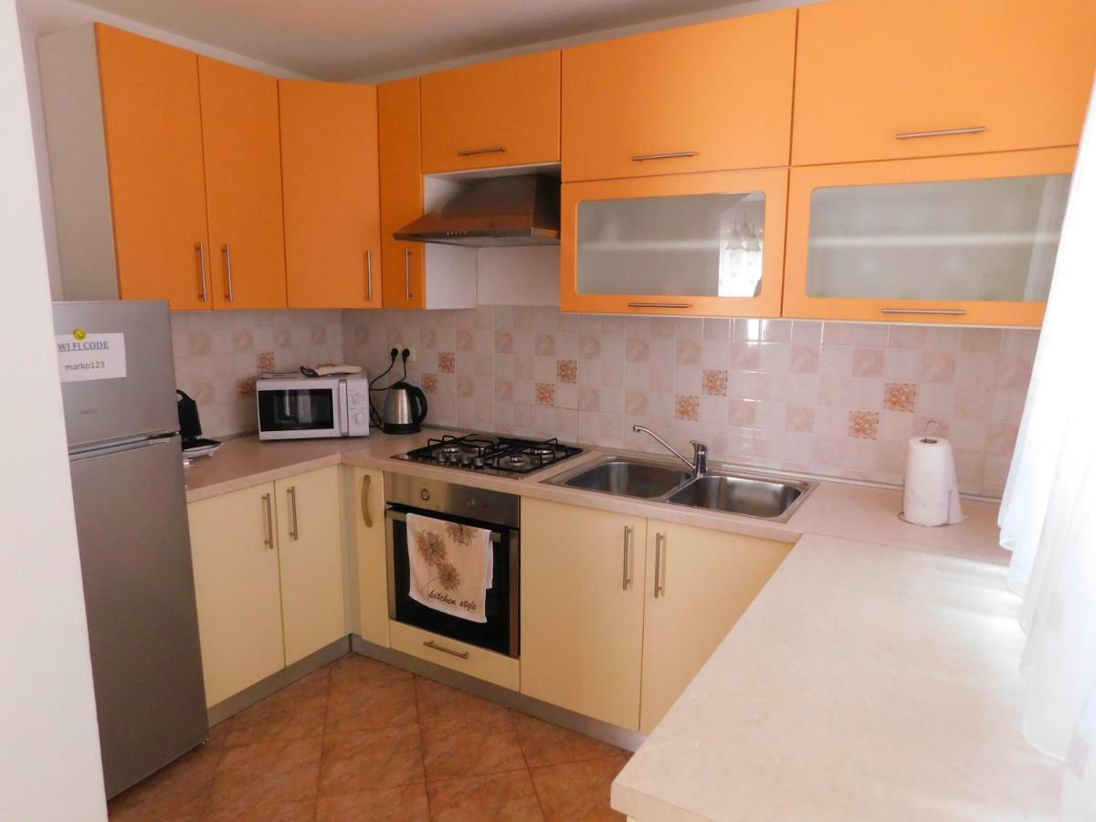 Apartment Petrovic Слуни Екстериор снимка
