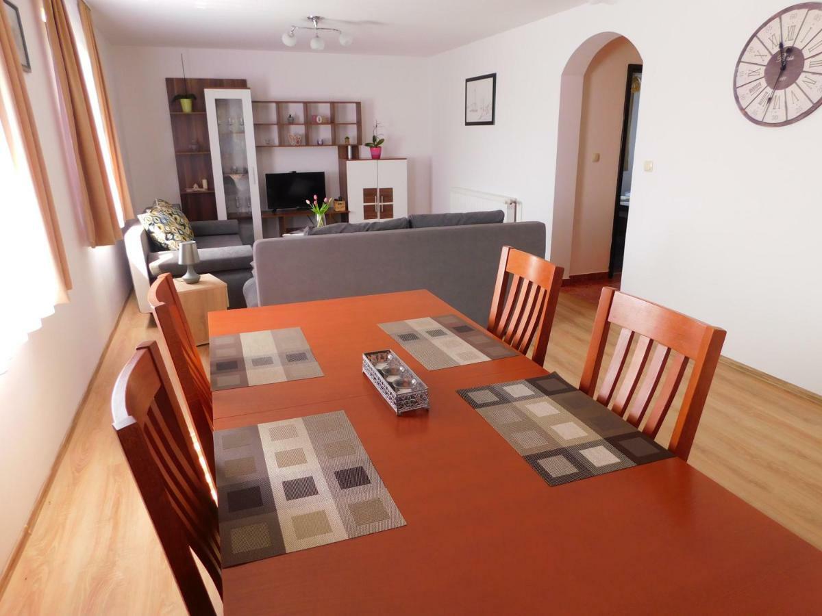 Apartment Petrovic Слуни Екстериор снимка